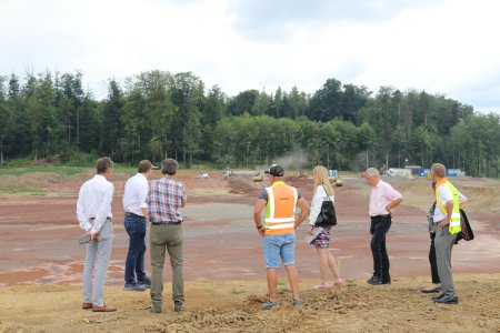  Vertreter der Stadtverwaltung um Oberbürgermeister Kling sowie Vertreter der Verbandsgemeinden und der Baufirma